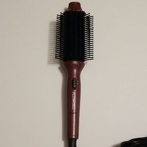 Plugged straightener